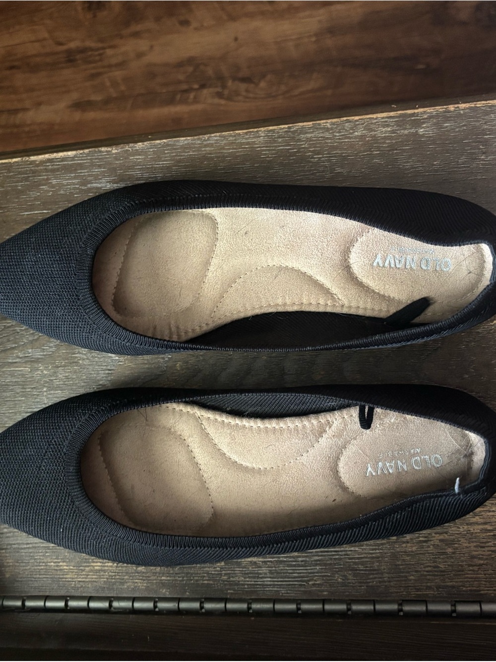 Old Navy Black Textured Pointed-Toe Flats